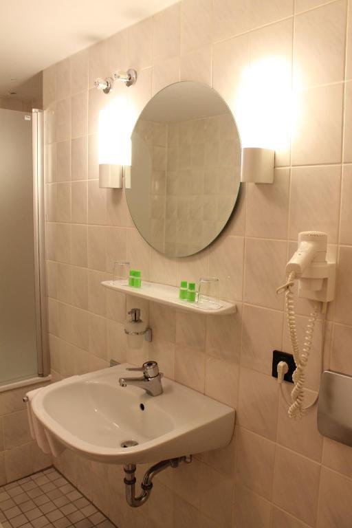 Hotel Hoefler B&B Нюрнберг Стая снимка
